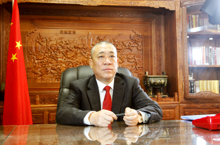 “发钱发到手软”的网红老板，千赢国际·[中国]首页
董事长崔培军也来参会啦！